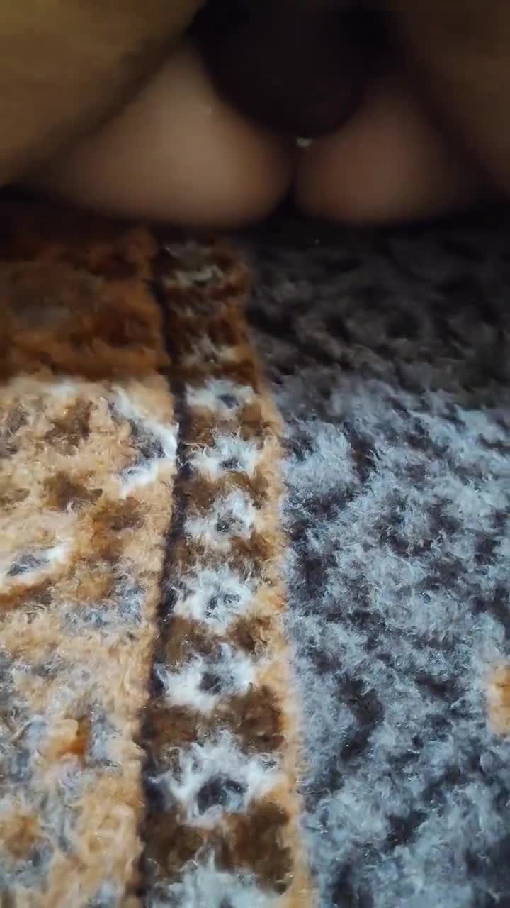 شورت و جوراب شلواری زن سفیدشو پوشیده از سکسش با نفر سوم فیلم میگیره اب زنش سرازیر شده.mp4 - تماشای آنلاین در بکن تو