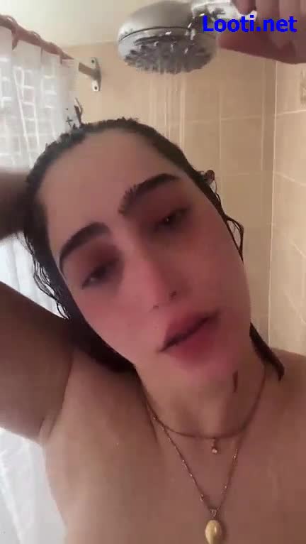 لایو لختی دختر ایرانی تو حموم دوش میگیره.mp4 - تماشای آنلاین در بکن تو
