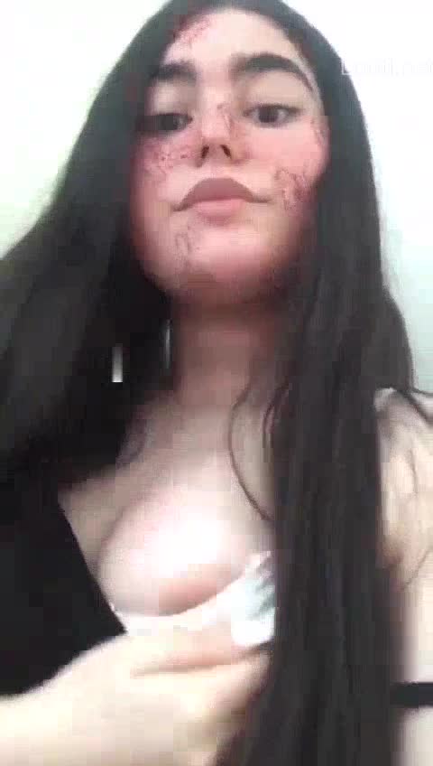 نمایش نوک ممه تینیج.mp4 - تماشای آنلاین در بکن تو
