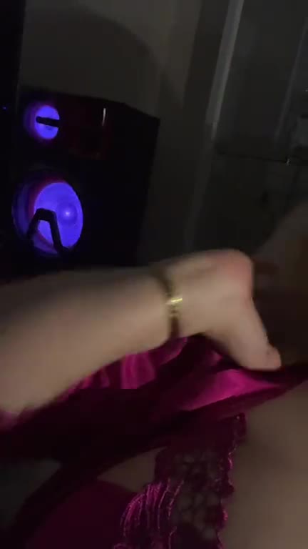 لایو سکسی خانوم ایرانی، نوک ممه هاش نشون میده.mp4 - تماشای آنلاین در بکن تو