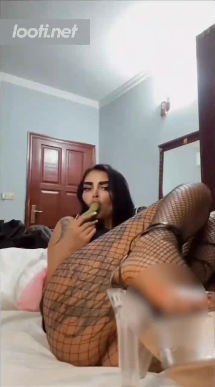 میکس چند قسمت بدن نمایی و خودارصایی مهدیه داف پطنی.mp4 - تماشای آنلاین در بکن تو