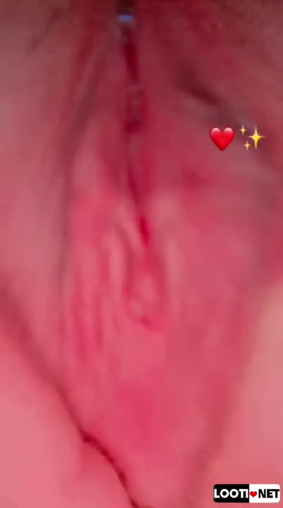 دختر سکسی بدنمایی میکنه و سینه ها و کوص صورتیشو نشون میده.mp4 - تماشای آنلاین در بکن تو