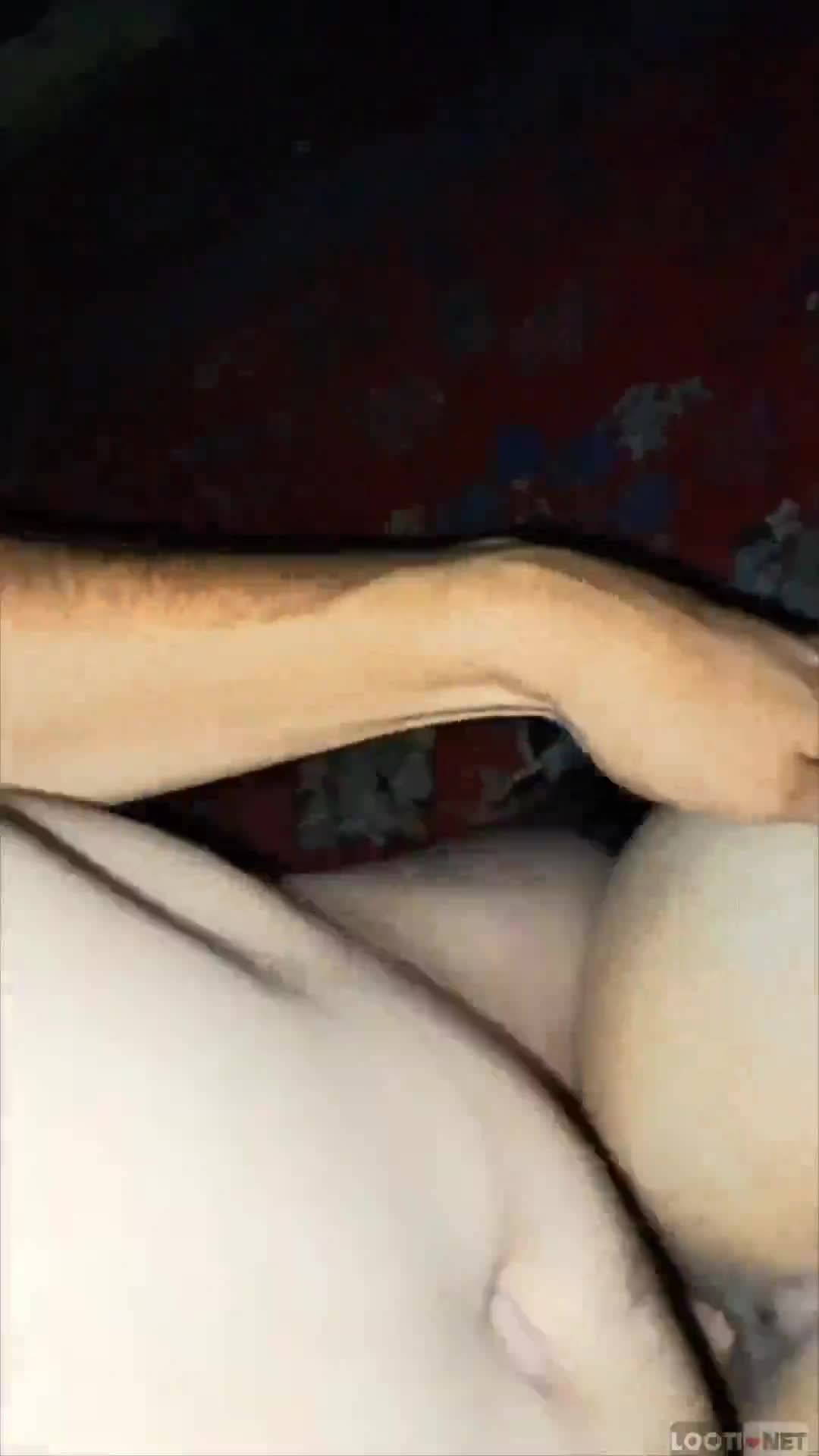 سکس داگی کف خونه میکنه زنشو.mp4 - تماشای آنلاین در بکن تو