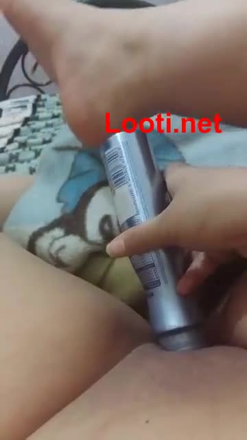 Horny Girl Masturbates With Spray in her Pussy.mp4 - تماشای آنلاین در بکن تو