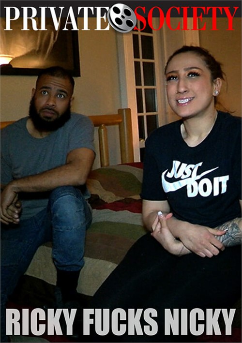 Thaysa Flip-Flops with Her Boyfriend